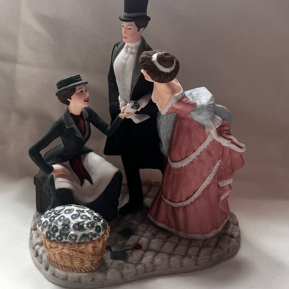 Elegant vintage Franklin Porcelain Figurine-Covent Garden-